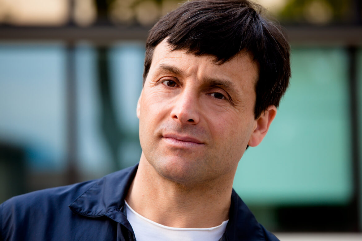 muz stredniho veku scaled