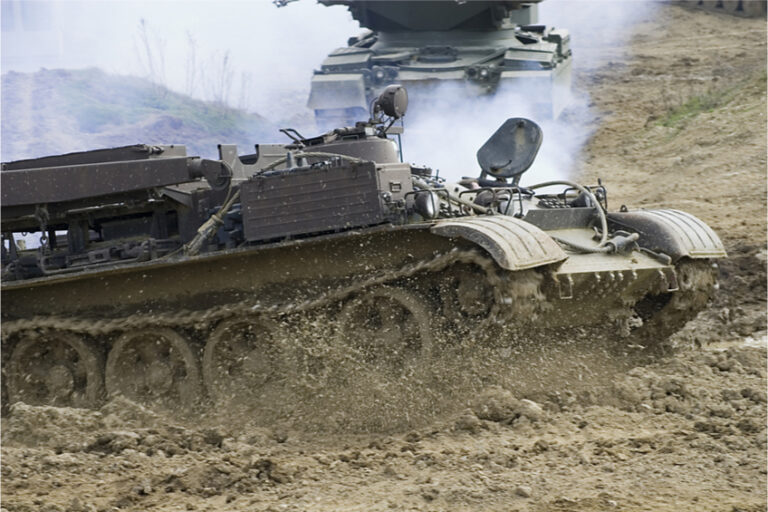 vojenske vozidlo v blate